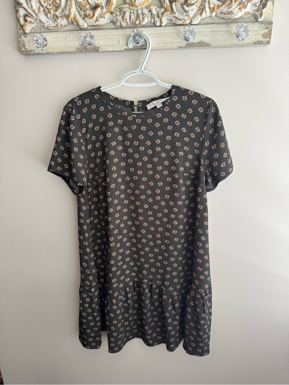 LOFT Black Short-Sleeve Floral Drop-Hem Tunic